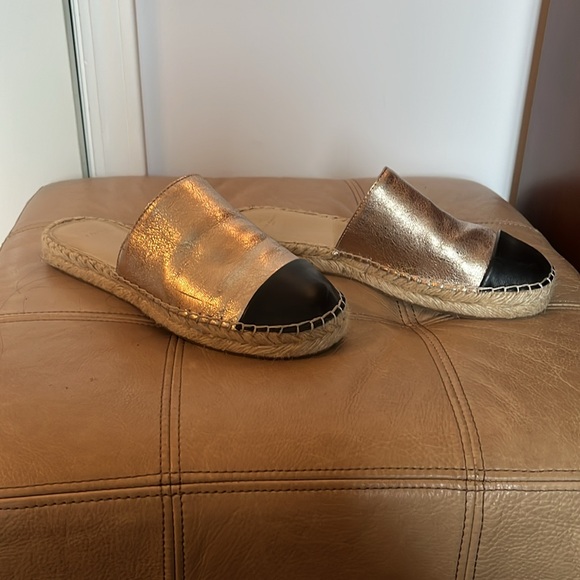 Great Condition Gold and Black Leather Slip Ons - Size 8 - Picture 2 of 3